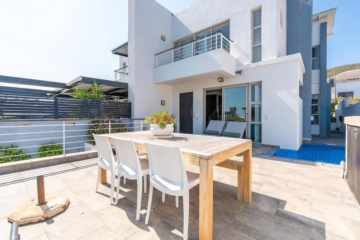 Luxury Family Home In Fresnaye Cape Town Holiday home